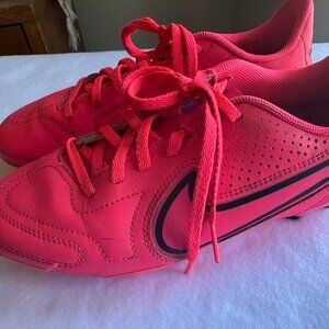 Nike Tiempo Cleats Size 5.5 Youth